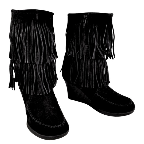 *LIKE NEW* MINNETONKA Genuine Suede Wedge Fringe Boot in Black — 8 - Picture 3 of 3
